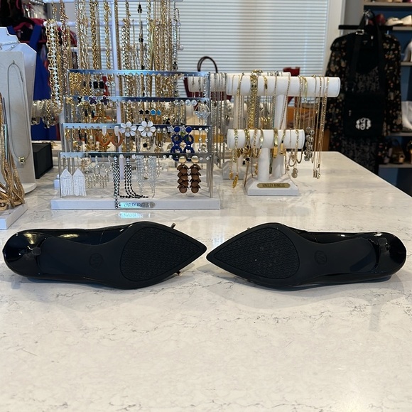 Michael Kors black patent leather with bow heels size 8.5 - Picture 5 of 6